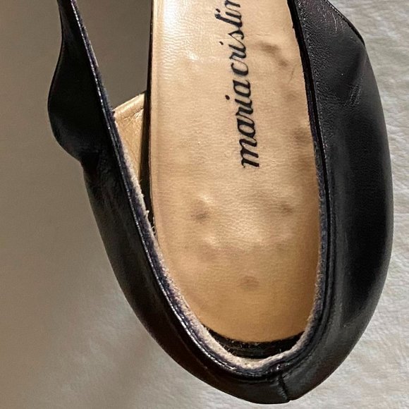 Maria Cristina Woman's Leather Pointy Toe Pumps - Picture 15 of 15